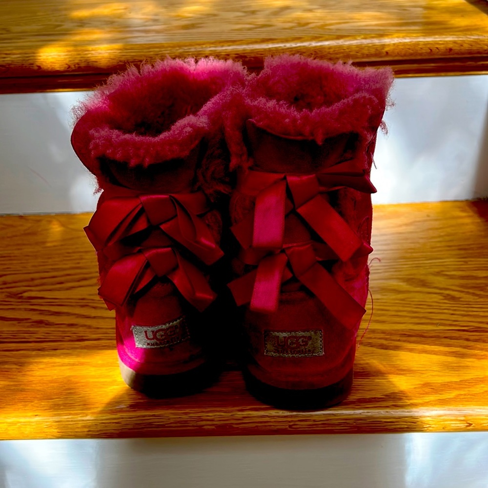 Uggs women’s bow boots